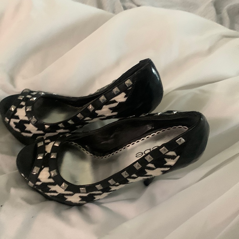BEBE 4 inch heels